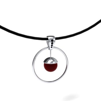 Pendentif Thémis sur cordon de soie